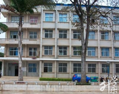 红河州中等农业机械化技术学校